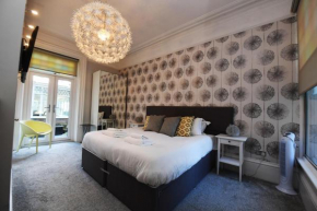 Harrogate Holiday Apartments - Courtyard Mews - Garden